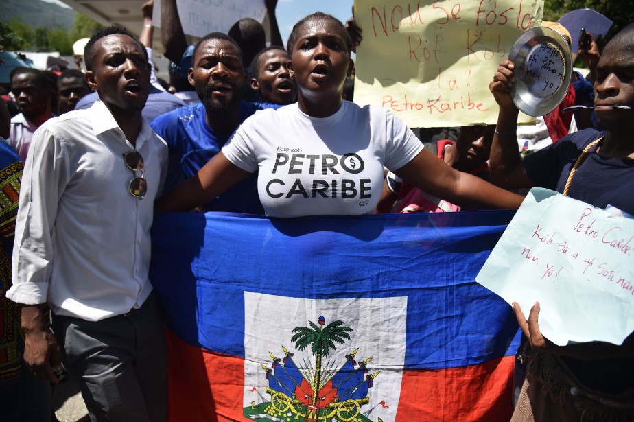 Photo illustration HECTOR RETAMAL, AFP Chanting slogans demanding the arrest of the corrupt, many demonstrators brandished the portraits of former ministers and senior officials whom they accuse of having mismanaged, if not spent for personal purposes, funds Petrocaribe.