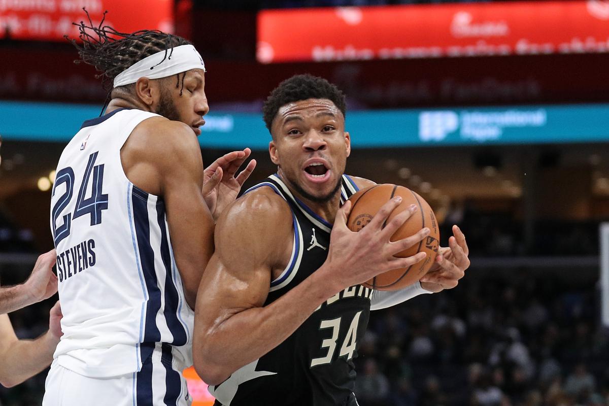 Bucks superstar Giannis Antetokounmpo takes position in front of Lamar Stevens during the Grizzlies' short success, February 15, 2024 in Memphis JUSTIN FORD / GETTY/AFP 