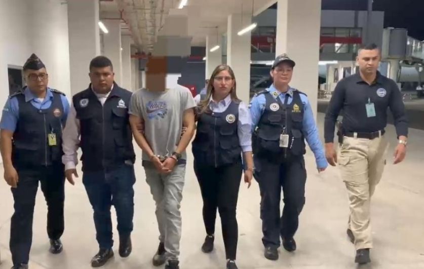 Hondureño extraditado desde España para enfrentar cargos de asesinato