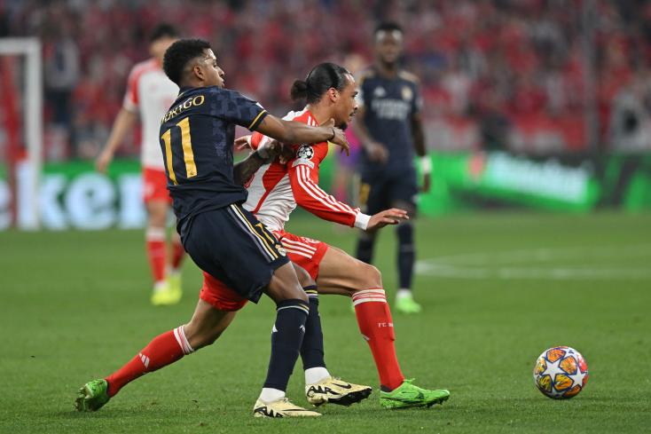 Real Madrid's Brazilian Rodrygo battles with Bayern striker Leroy Sane during the Champions League semi-final first leg on Tuesday in Munich.  / KERSTIN JOENSSON / AFP      