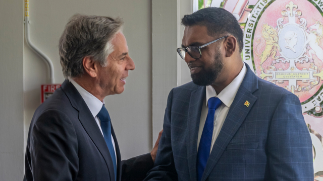 Antony Blinken, US Secretary of State, and Irfaan Ali, President of Guyana and Caricom, shaking hands during a meeting.  Photo: US Department of State