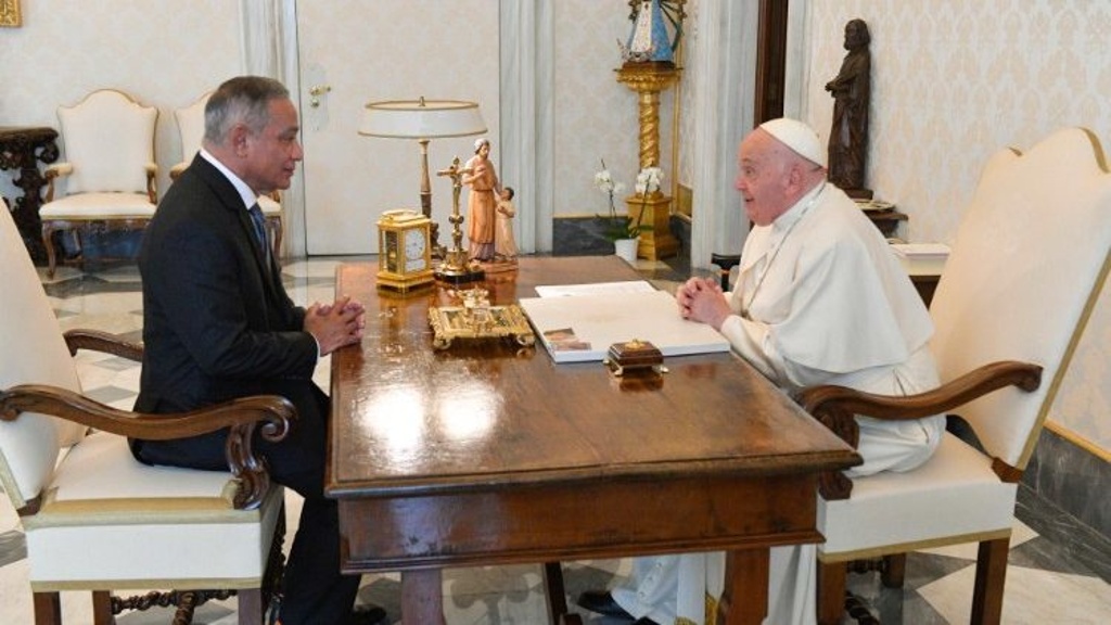 Prime Minister John Briceño and Pope Francis. Photo: Vatican News