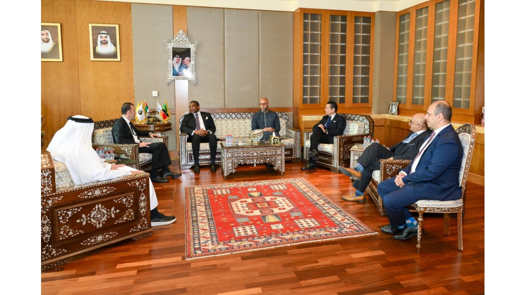 Prime Minister Drew engages in discussions with investors in Abu Dhabi.
