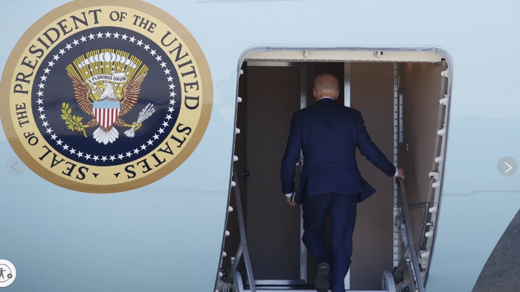 Us President Joe Biden enters Air Force One. (Photo: AP)