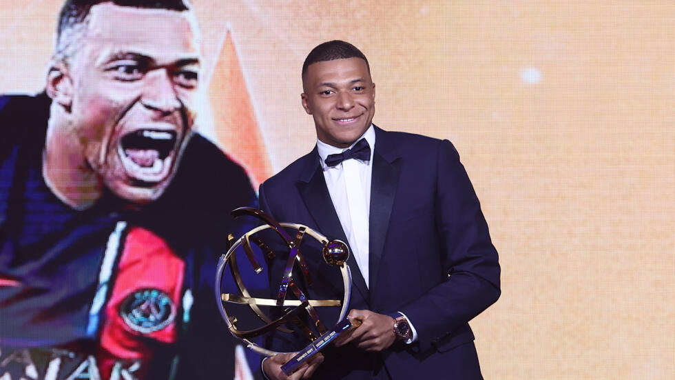 PSG striker Kylian Mnappé receives the UNFP trophy for best player in Ligue 1, May 13, 2024 in Paris FRANCK FIFE / AFP  