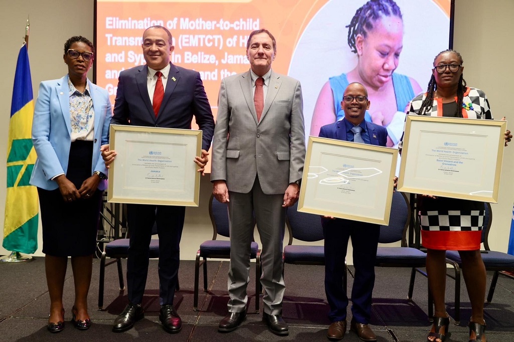  Le Belize, la Jamaïque et Saint-Vincent et les Grenadines reçoivent la certification de l'Organisation mondiale de la santé (OMS) pour l'élimination de la transmission mère-enfant du VIH et de la syphilis (EMTCT). (Crédit photo : OPS) 