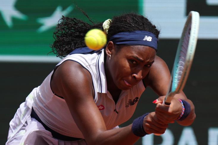 The American Coco Gauff in the quarter-finals of the Roland-Garros tournament against the Tunisian Ons Jabeur on the Philippe-Chatrier court on June 4, 2024 in Paris DIMITAR DILKOFF / AFP 