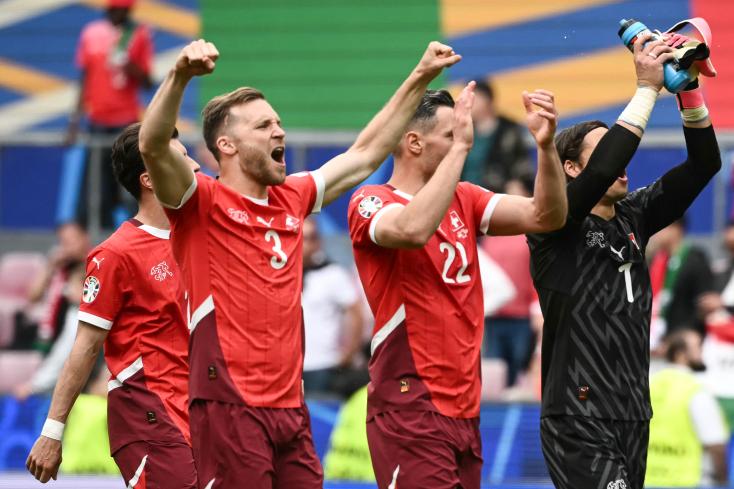 Swiss players celebrate their 3-1 victory against Hungary for their entry into Euro-2024, June 15, 2024 in Cologne (Germany) ANGELOS TZORTZINIS / AFP  