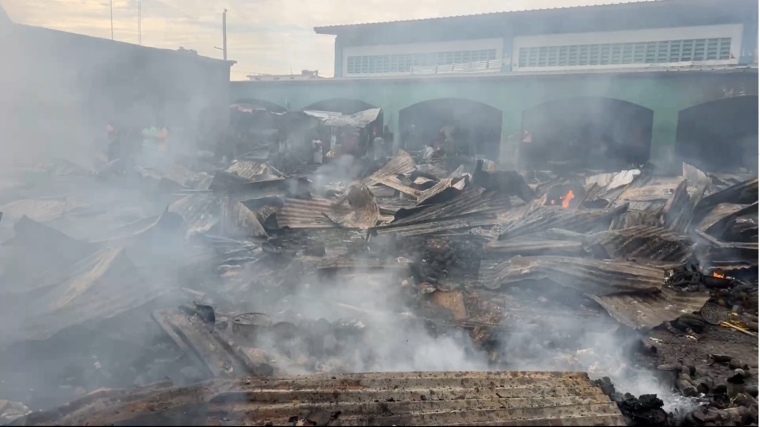 Photo : Screenshot vidéo amateur du marché communal des Gonaïves en feu