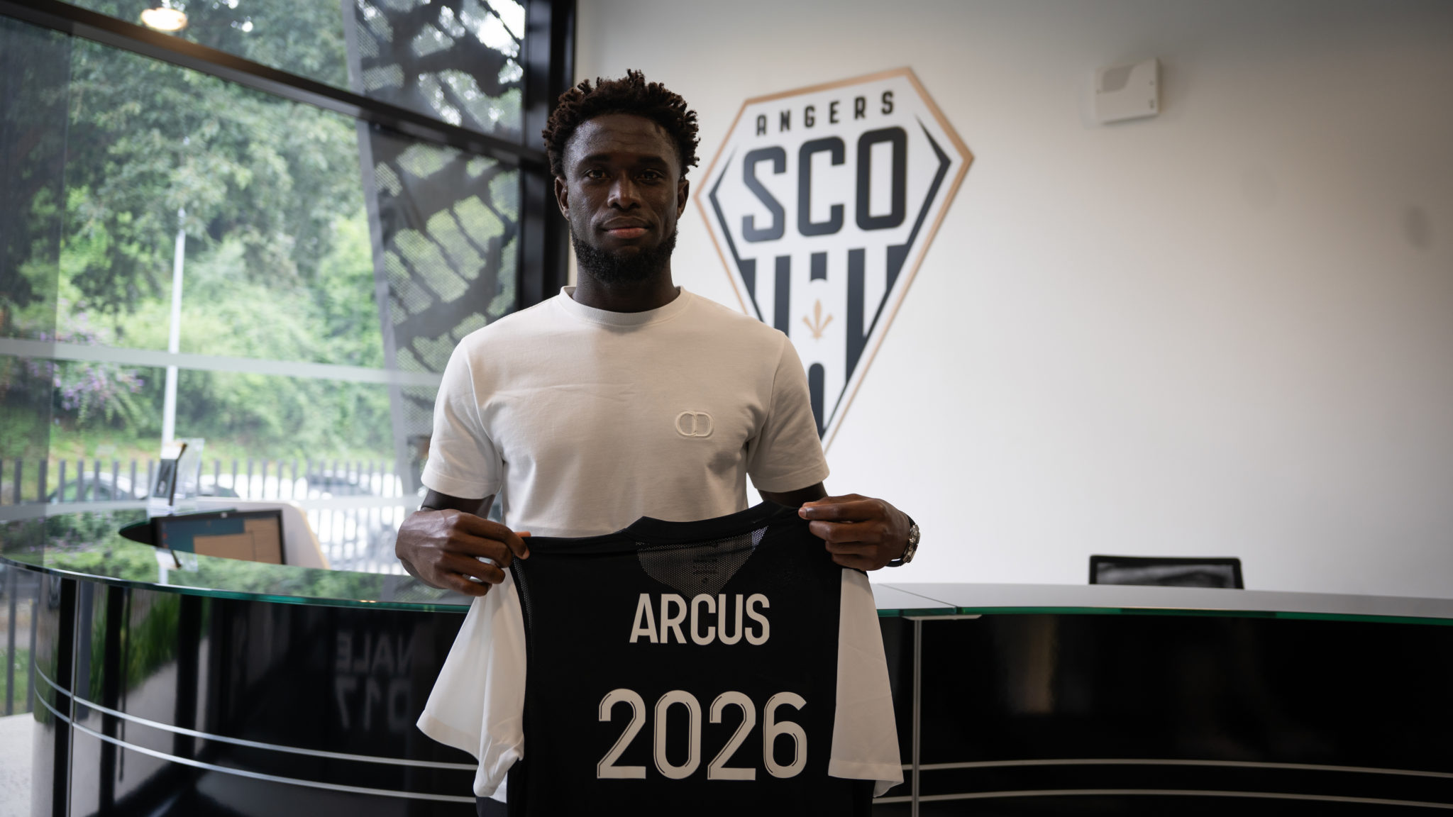 Carlens Arcus signs with Angers SCO in France. Photo: Angers SCO Twitter