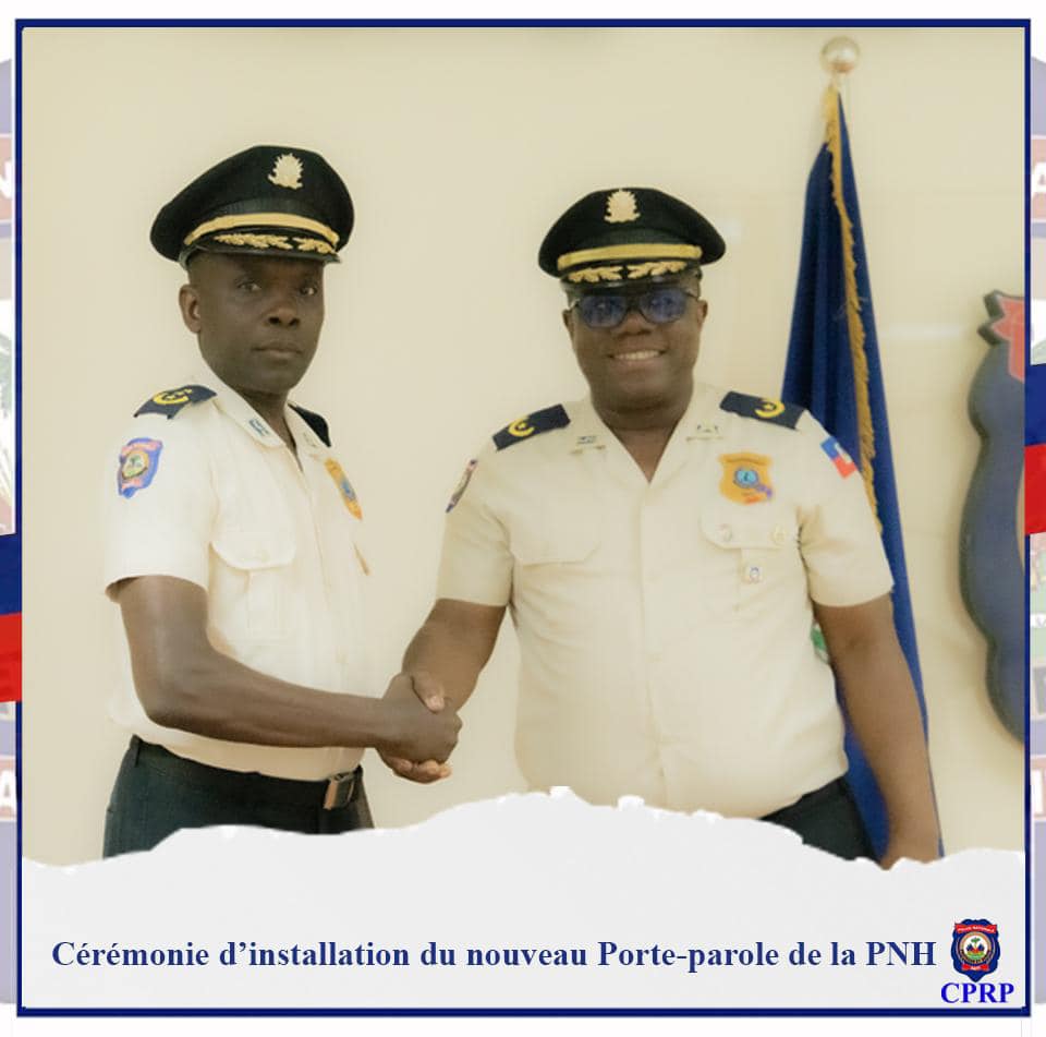 Left: Divisional Commissioner Michel Ange Louis Jeune, new spokesperson for the PNH, right: Police Commissioner Garry Desrosiers, outgoing spokesperson. Visual: PNH.