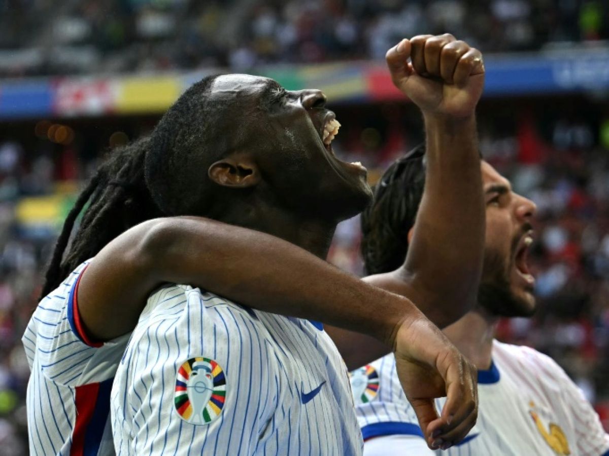 Randal Kolo Muani, center, delivered the Blues on Monday in the round of 16 of the Euro against Belgium by causing the only goal of the match OZAN KOSE / AFP  