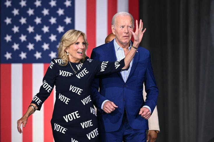 US President Joe Biden and his wife Jill Biden arrive in Raleigh (North Carolina, southeast) for a meeting, June 28, 2024 MANDEL NGAN / AFP 