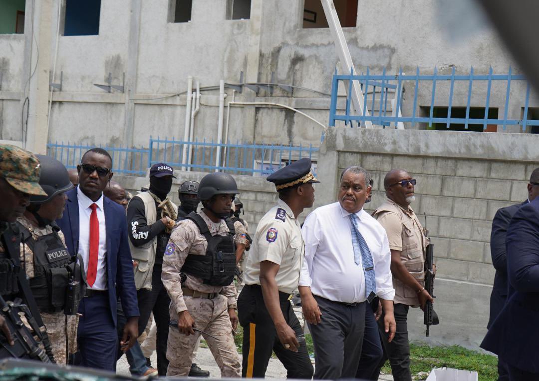 Prime Minister Garry Conille visits the State University Hospital of Haiti. Photo: Primature