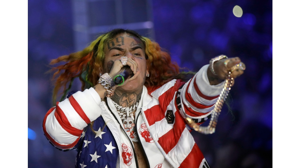  FILE - Rapper Daniel Hernandez, known as Tekashi 6ix9ine, performs during the Philipp Plein Women's 2019 Spring-Summer Collection at Fashion Week in Milan, Italy, September 21, 2018. (AP Photo/Luca Bruno, File)


