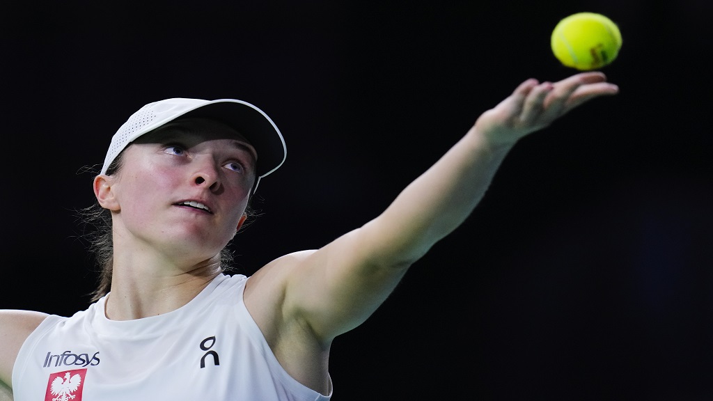 Poland's Iga Swiatek serves against Italy's Jasmine Paolini during the Billie Jean King Cup semi-final tennis match at Martin Carpena Sports Hall in Malaga, southern Spain, on Monday, Nov. 18, 2024. (AP Photo/Manu Fernandez, File).