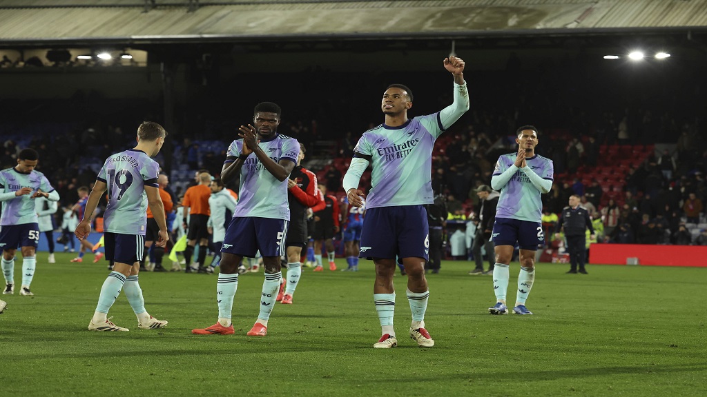 Arsenal' players elebrate at the end of the English Premier League football match against Crystal Palace at Selhurst Park, in London, Saturday, Dec. 21, 2024. (AP Photo Ian Walton).