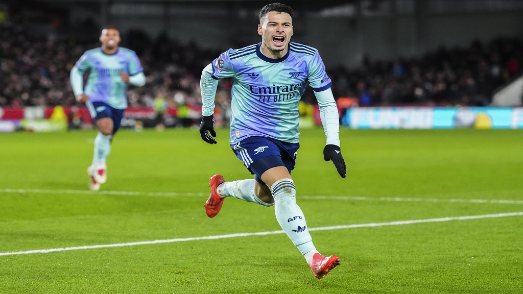 Arsenal's Gabriel Martinelli celebrates after scoring his side third goal during the English Premier League football match against Brentford at the Gtech Community stadium in London, Wednesday, Jan. 1, 2025. (AP Photo/Kirsty Wigglesworth).