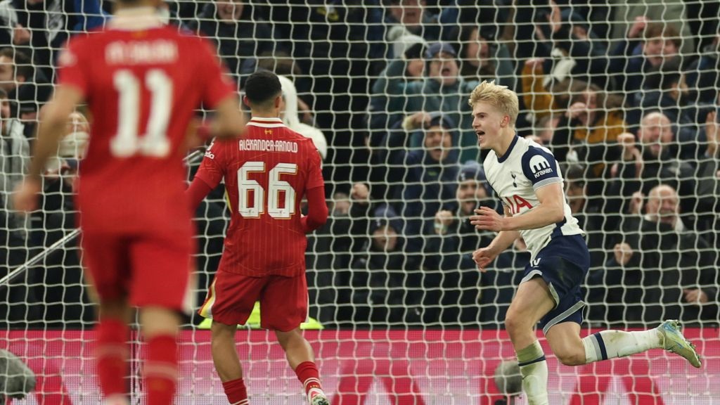 Tottenham beat Liverpool 10 in English League Cup semifinal 1st leg