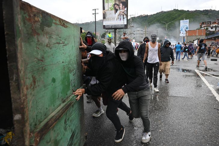 "Ils nous ont volé": à Caracas, la colère contre la réélection de Maduro