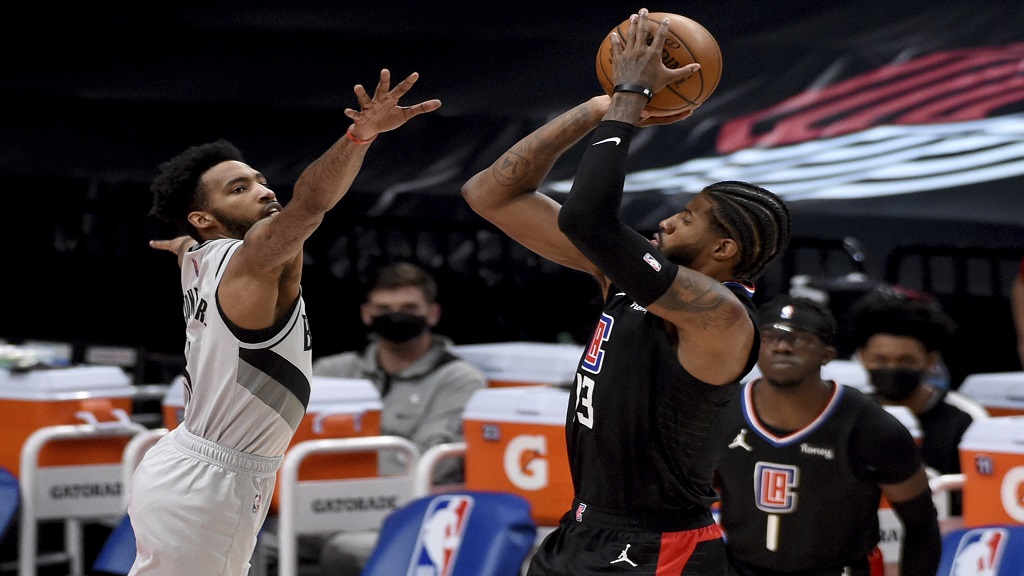 Los Angeles Clippers rout Portland Trail Blazers in Kawhi Leonard's return