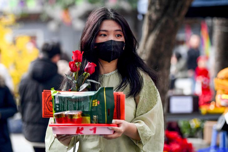 Vietnam: for Valentine's Day, young singles pray at the Pagoda of Love