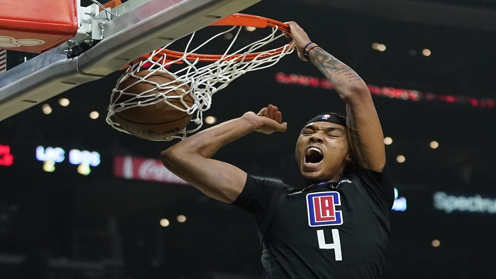 RJ Barrett dunks with 0.6 seconds left to send game into overtime, NBA  News