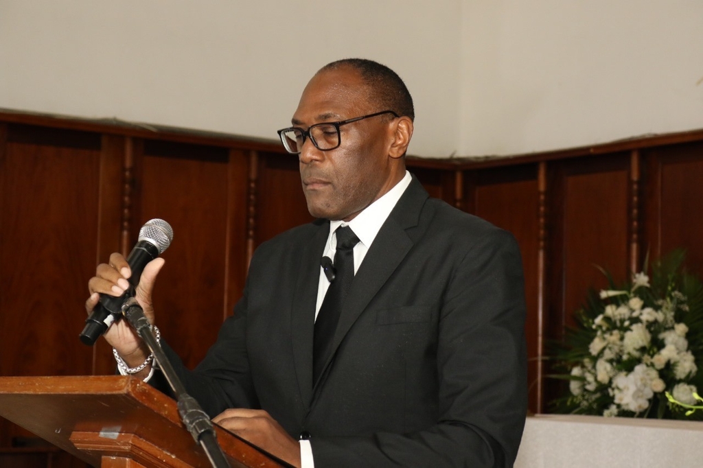 Journalist and friend, Al Edwards in his eulogy described Erskine as “one of the finest exports from Trinidad to Jamaica”.  