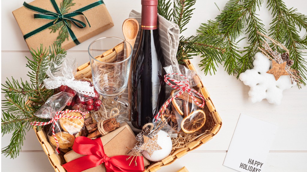 https://loopnewslive.blob.core.windows.net/liveimage/sites/default/files/refined-christmas-gift-basket-for-culinary-enthusiats-with-bottle-of-wine-and-mulled-wine.jpg_s1024x1024wisk20cldubkkazui4d9diggv_203ewpn3_nah6bagragfqpme_6c69a970e4e06e66355755bb6165153e.jpg